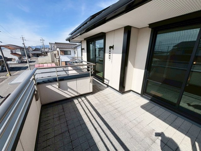 ６６６９２　本巣郡北方町北方中古戸建てのバルコニー