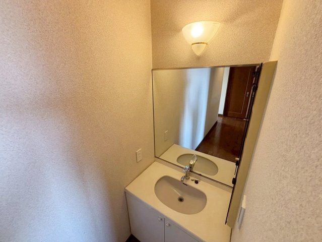 ６６６９２　本巣郡北方町北方中古戸建ての独立洗面台