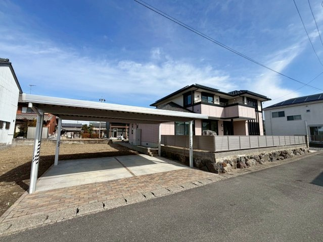 ６６６９２　本巣郡北方町北方中古戸建ての駐車場