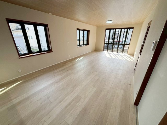 ６６６９２　本巣郡北方町北方中古戸建ての居間・リビング