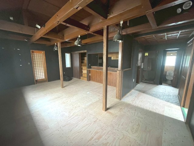 柱曙店舗の内装
