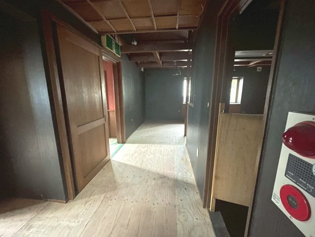 柱曙店舗の内装