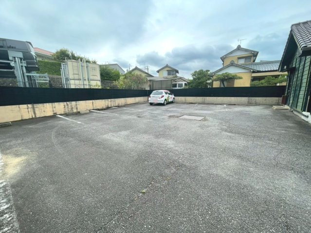 柱曙店舗の駐車場