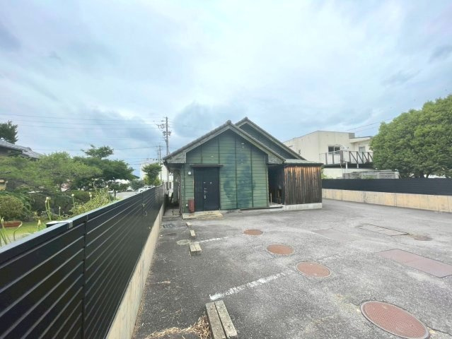 柱曙店舗の駐車場