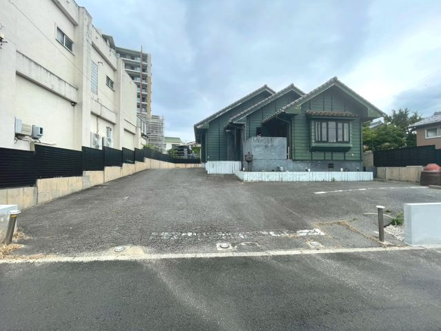 柱曙店舗の駐車場