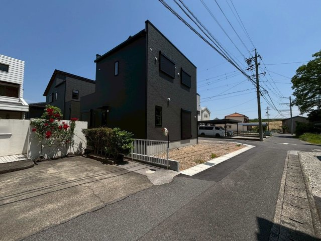 タマタウン　大垣市東町（小野小）　全2区画分譲のキッチン|カウンタースペースがついた広々キッチン。浄水器組込み水栓でシンクまわりがスッキリお使いいただけます
