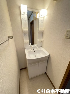【洗面所】 | ヴェルセゾン | 反転タイプのお部屋です（現況を優先します）