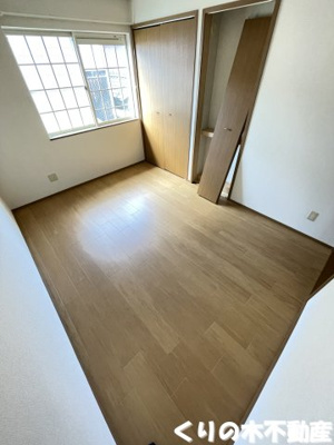 【寝室】 | ヴェルセゾン | 反転タイプのお部屋です（現況を優先します）