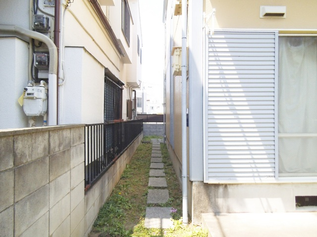 エクセルハイツのエントランス|入口につづく石段です！