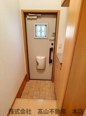 宗像市赤間３丁目のアパートの玄関