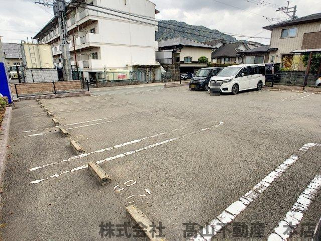 宗像市赤間３丁目のアパートの駐車場