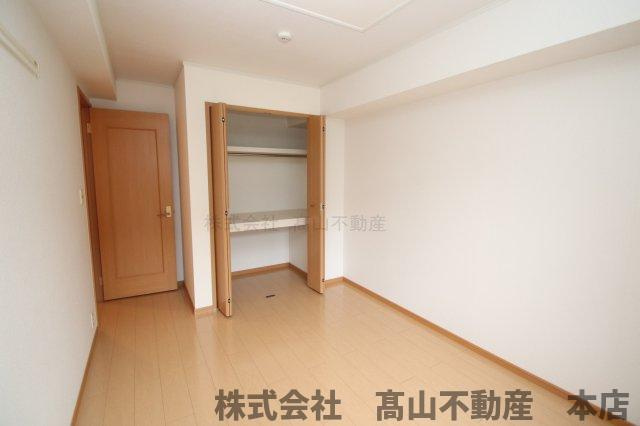 宗像市赤間３丁目のアパートの洋室