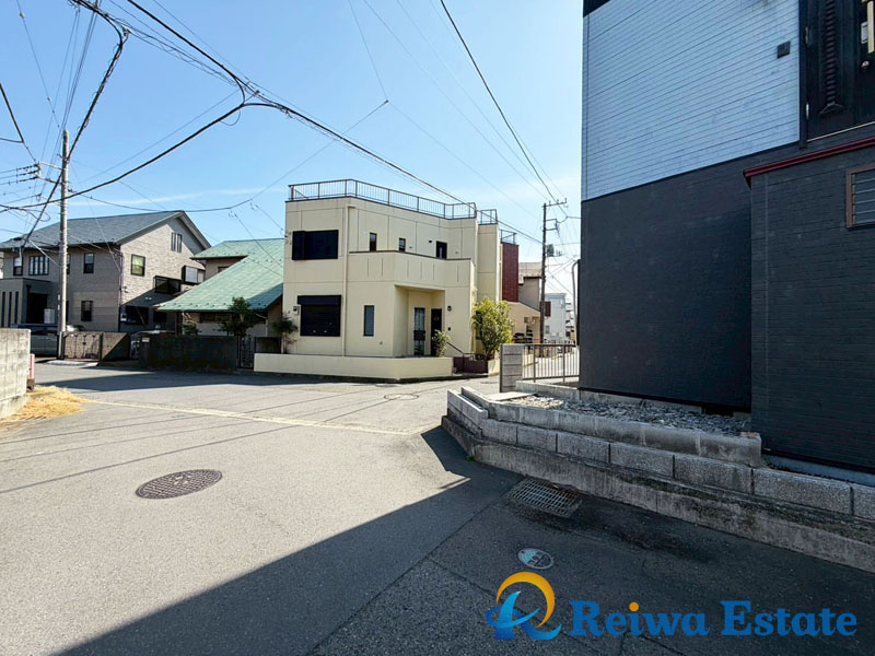 中古戸建　茅ヶ崎市浜之郷の前面道路含む現地写真