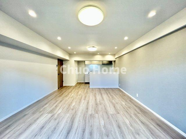 グレイス大島の居間・リビング|【居間・リビング】「ＬＤＫは家族団らんをデザイン」広いＬＤＫでは家族が集まり一緒の時間を過ごせる工夫がされております。何気ない一日の当たり前のひとコマがいつか一生の宝物になります