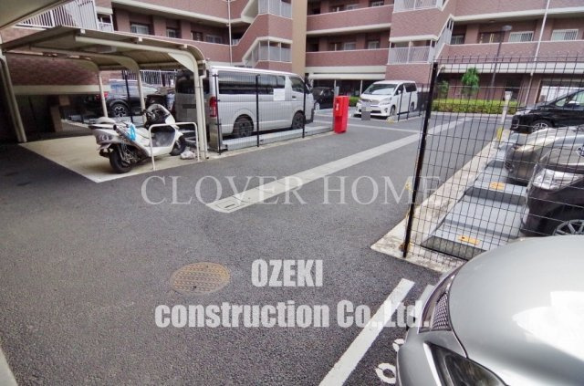 アンビシャスシティ越谷の駐車場