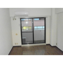 ゆったり過ごせる居間です