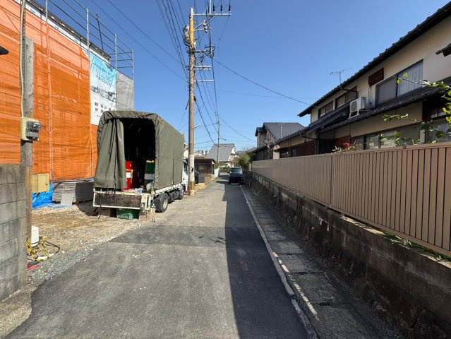 【前面道路含む現地写真】の画像
