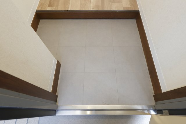 江上ビルの玄関