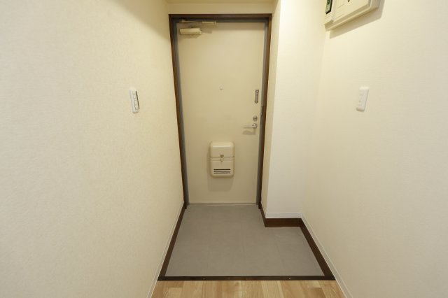 江上ビルの玄関