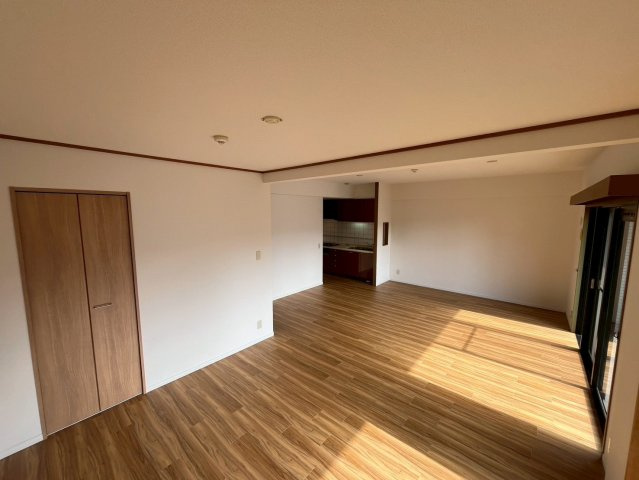 アンピール県庁駅前