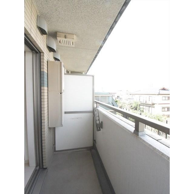 ガーラプレイス八幡山壱番館のバルコニー