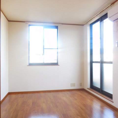 トリエール宮原の居間・リビング