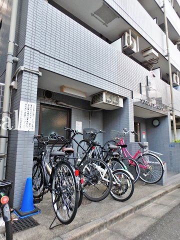 新宿区北新宿２丁目の賃貸マンションのその他共用部分|自転車置場です