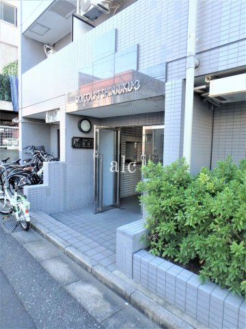 新宿区北新宿２丁目の賃貸マンションのエントランス|落ち着いたエントランスです