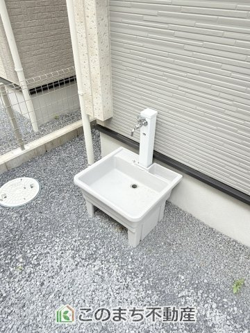 ブルーミングガーデン宇都宮市平松本町の設備|外水栓はアウトドアやガーデニング、車のお手入れにも活躍します。同社施工物件の写真です。※建具やフローリング、その他仕様が違う場合がございます。