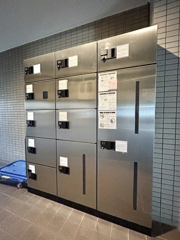 ※商業施設充実！　サーパス北本町　中古マンションの設備|『今の時代は欠かせない！宅配ボックス完備』忙しいあなたの強い味方☆時間を気にせずお出かけ♬再配達のストレスフリー。