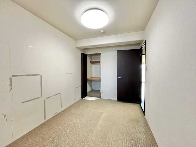 ※商業施設充実！　サーパス北本町　中古マンションの洋室|【リフォーム中】フローリング施工、クロス張替え、建具交換予定！収納部はクローゼットに交換。