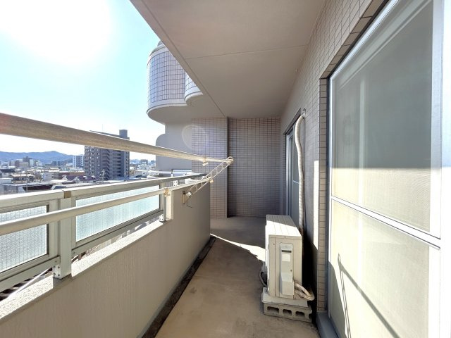 ※商業施設充実！　サーパス北本町　中古マンションのバルコニー|光あふれる南全面バルコニー☆日当たり良好広々とした奥行きのある空間で、洗濯物が多くても大丈夫！