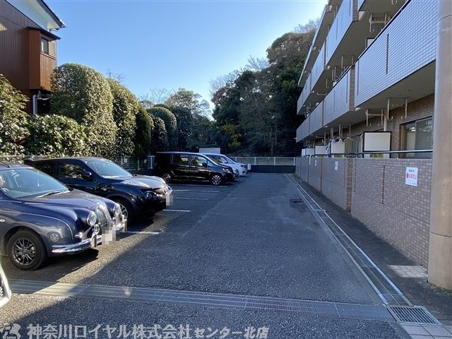 【駐車場】