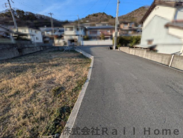 たつの市龍野町片山　売土地の前面道路含む現地写真