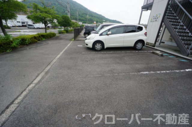 ディアス宇多津 A棟の駐車場