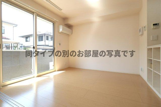 柏崎市田中のアパートの居間・リビング