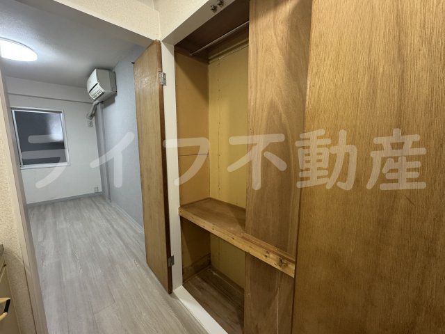 吉田アバンギャルドの内装|明るい室内です