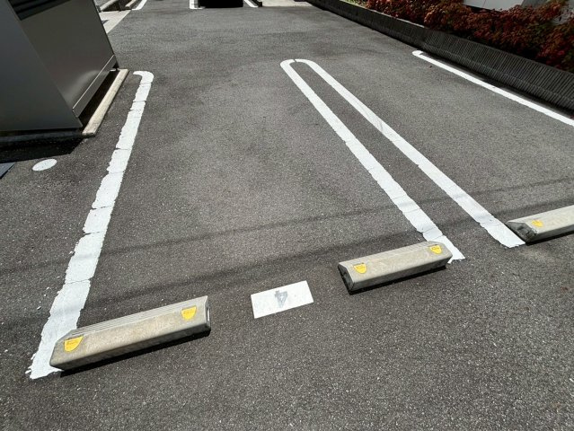プリムローズ・佳音の駐車場