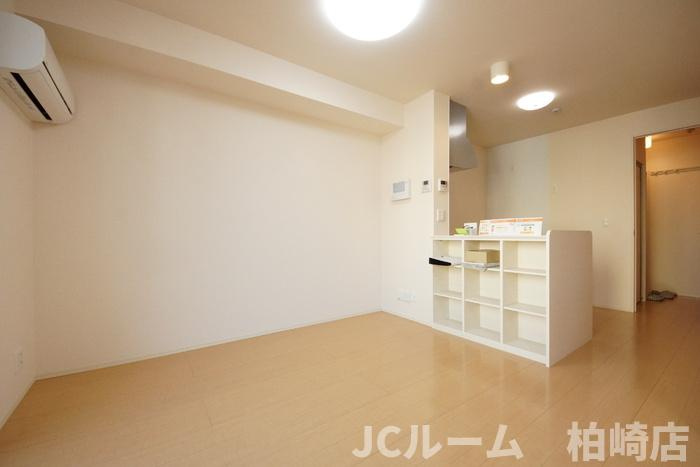 柏崎市田中のアパートの居間・リビング|写真は同建物の別のお部屋の参考写真です