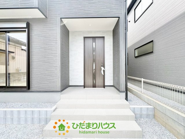 幸手市東４丁目　新築一戸建て　02　リーブルガーデンの玄関|2026/8/28　撮影