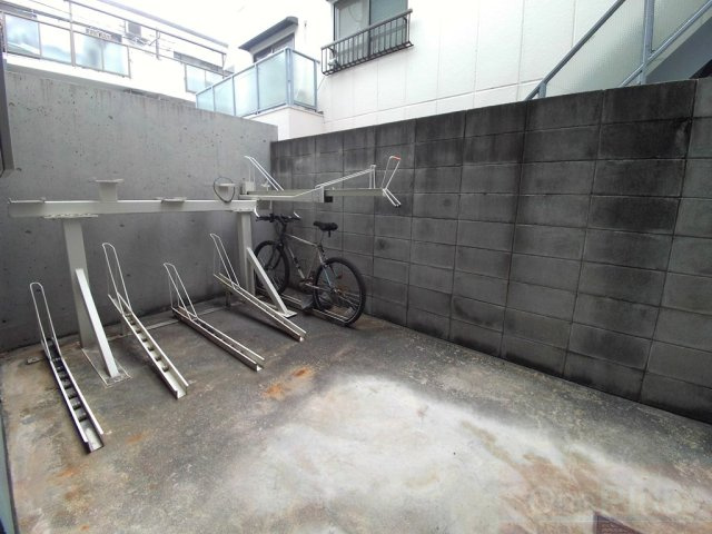 ルネス御影の駐車場