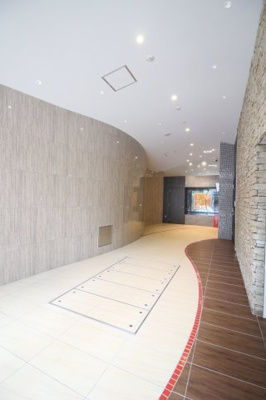 【エントランス】 | SERENiTE三宮