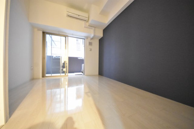 【洋室】 | SERENiTE三宮