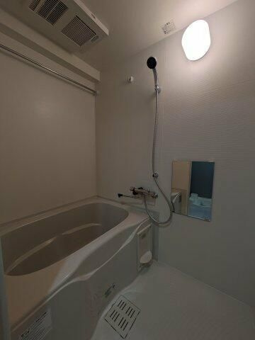 ＧＥＮＯＶＩＡ六町の浴室