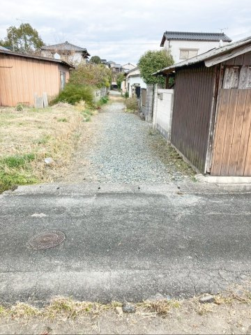 嘉麻市鴨生　土地の外観|南東側の道路の様子です！（幅員約2.77ｍ）