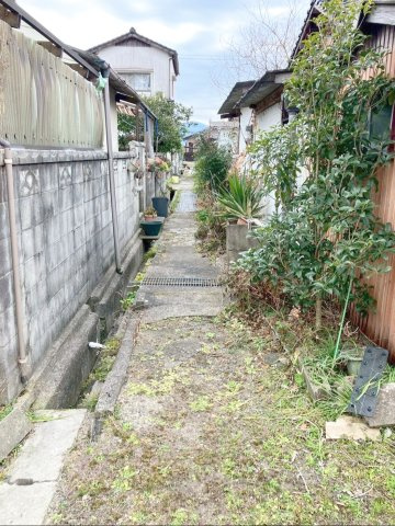 嘉麻市鴨生　土地の外観|北東側の道路の様子です！（幅員約2.2ｍ）