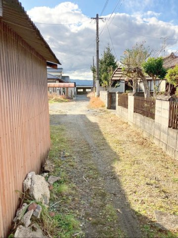 嘉麻市鴨生　土地の前面道路含む現地写真|北西側の道路の様子です！（幅員約3ｍ）