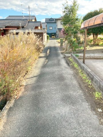 嘉麻市鴨生　土地の前面道路含む現地写真|南西側の様子です！（幅員約2.5ｍ）