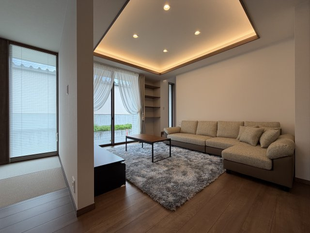 橿原市東坊城町　新築(全7区画）7号地 モデルハウスの居間・リビング|畳コーナーがあるのでほっと一息していただけます!(^^)!