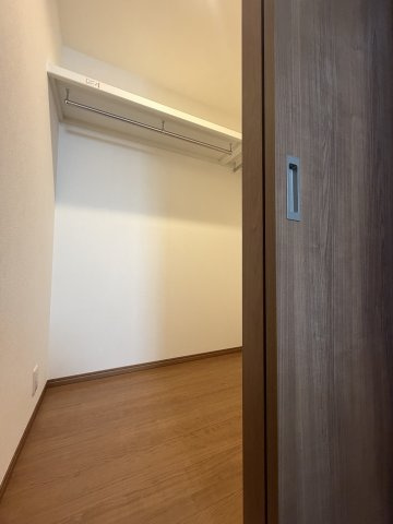 橿原市東坊城町　新築(全7区画）6号地 モデルハウスの居間・リビング|ファミリークローゼット♪